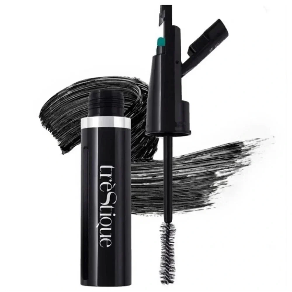 Mascara and curler in one